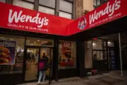 Reddit decide salvar Wendy's e ação dispara 42% como nova 'meme stock'