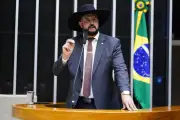 Relator inclui anistia a caminhoneiros por bloqueios de 2022 em MP do frete