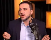 Renan Santos critica Flávio Bolsonaro e atrai jovens