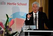 Richard Gere critica política migratória dos EUA e sente vergonha