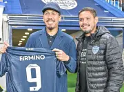 Roberto Firmino marca presença em jogo da Série C no estádio do Barra