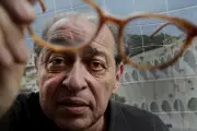 Ruy Castro discute futebol e literatura no Beco das Sardinhas