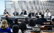 Senado aprova Pix Pensão para facilitar pagamento de pensão alimentícia