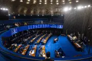 Senado avalia duas PECs sobre jornada de trabalho: governo vs oposição