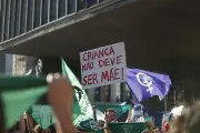 Senado suspende norma que facilitava aborto legal para crianças e adolescentes