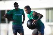Suspensão de Freytes força mudança na zaga do Fluminense contra o Cruzeiro