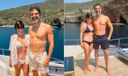 Tadeu Schmidt exibe corpo sarado em viagem com a esposa e recebe elogios