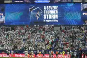 Tempestade paralisa França x Iraque por 2h na Copa 2026