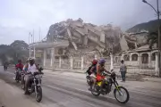 Terremoto na Venezuela deixa edifícios destruídos perto de Caracas