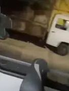 Tiroteio entre facções atinge ônibus e paralisa trens em Vigário Geral