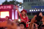 Torcedores celebram primeira Copa no Canadá em Toronto