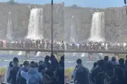 Turista pula nas Cataratas do Iguaçu para recuperar celular