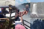 Turista pula nas Cataratas do Iguaçu para resgatar celular e gera alerta