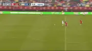 Uzbequistão: atacante perde gol incrível em amistoso contra o Canadá