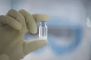 Vacinação contra dengue paralisada: Butantan explica suspensão