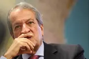 Valdemar Costa Neto antecipa volta ao Brasil para conter crise entre Michelle e Flávio Bolsonaro