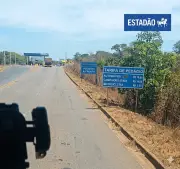 Vídeo de caminhoneiro expõe pedágio em estrada de terra em Goiás