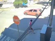 Vídeo mostra carro perdendo controle antes de atropelar adolescentes em Piracicaba