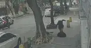 Vídeo: mulher cai em bueiro no Maracanã aberto por suspeitos; moradores reclamam de furtos