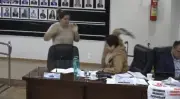 Vereadora de Unaí arremessa microfone contra assessora durante sessão