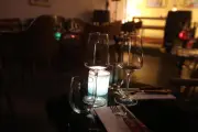 Vinho conquista geração Z em happy hours, aponta pesquisa
