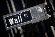 Wall Street abre em baixa com megacaps e temores com Fed e IA