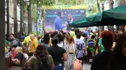 Zona Norte do Rio celebra Copa com telões, samba e troca de figurinhas