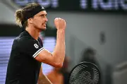 Zverev vence Jodar e aguarda Fonseca ou Mensik nas semis de Roland Garros