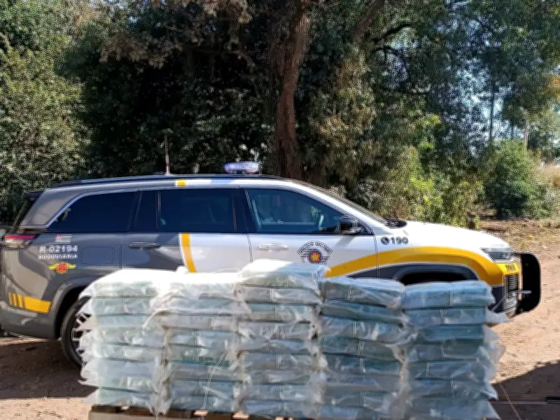 42,9 kg de cocaína são apreendidos em fundo falso de furgão em Palmital
