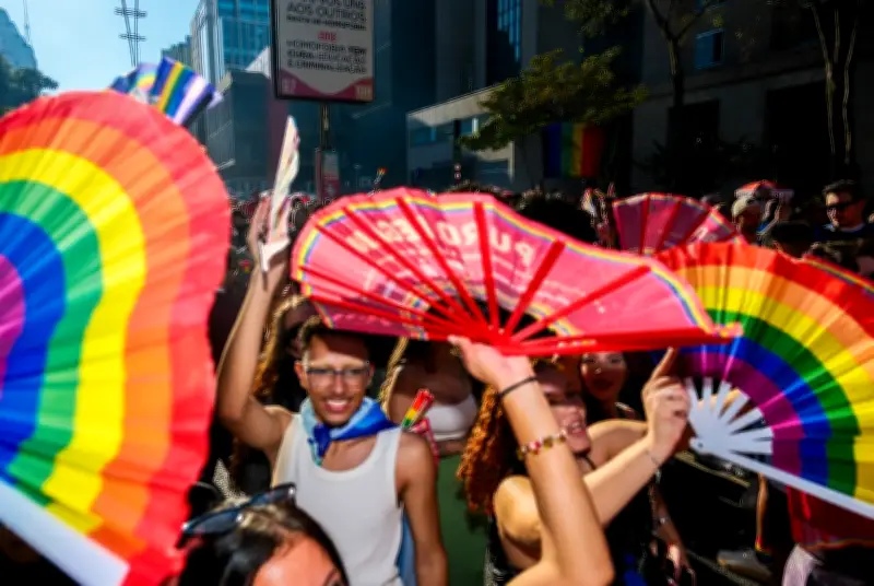 Aceitação da homossexualidade cai de 79% para 72% no Brasil, aponta Datafolha