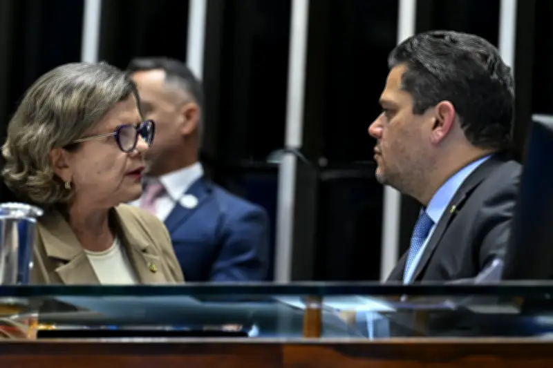 Alcolumbre adia votação de PEC que cria aposentadoria especial para agentes de saúde