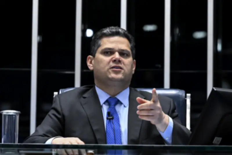 Alcolumbre defende fim de transição da PEC que acaba com escala 6x1
