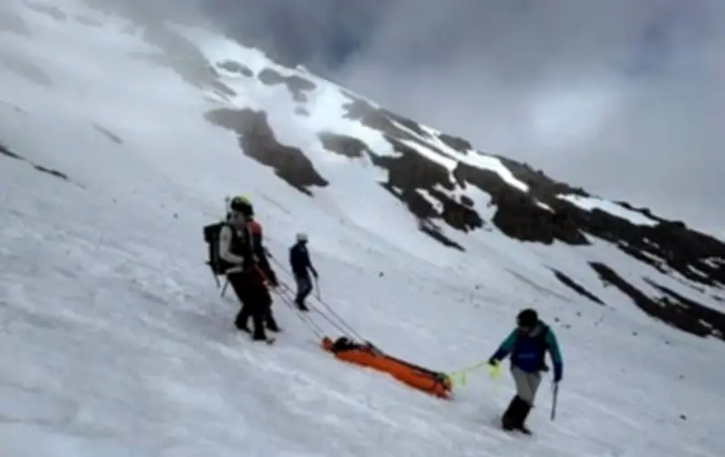 Alpinista sobrevive a queda de 460 metros no Monte Shasta