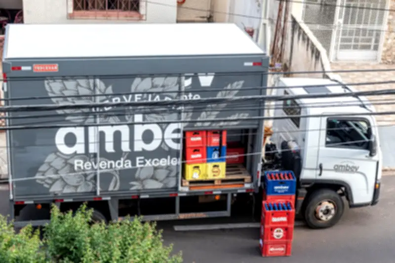 Ambev: 2T26 deve mostrar impacto da Copa e desafios, dizem BBA e JPMorgan