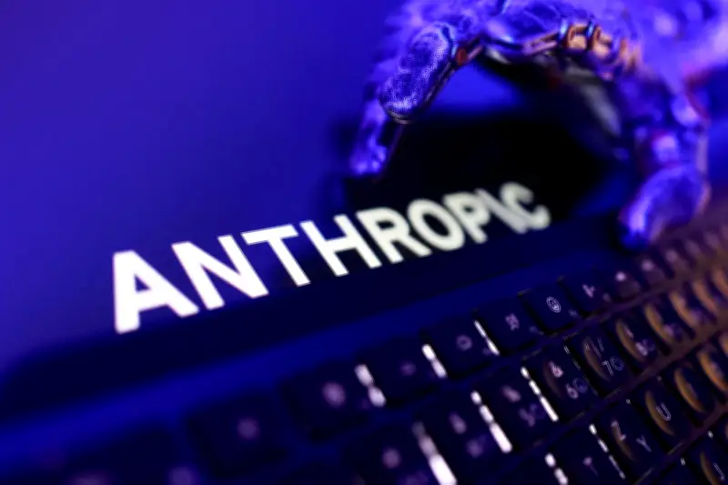 Anthropic libera IA avançada globalmente após EUA suspenderem restrições