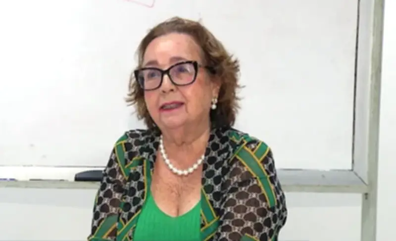 Aos 77 anos, aposentada se forma em segunda graduação no Ceará
