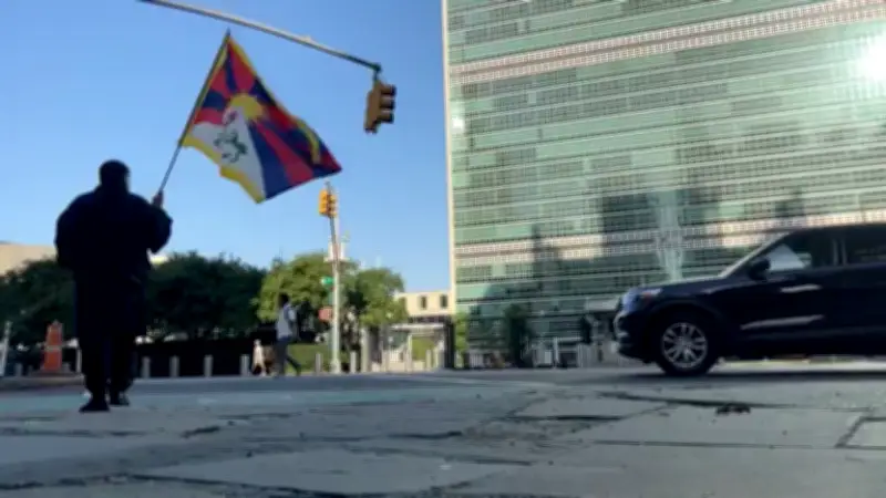 Ativista tibetano morre após autoimolação em frente à ONU em NY