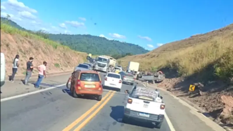 Batida de frente deixa dois feridos na BR-381 em Ipatinga