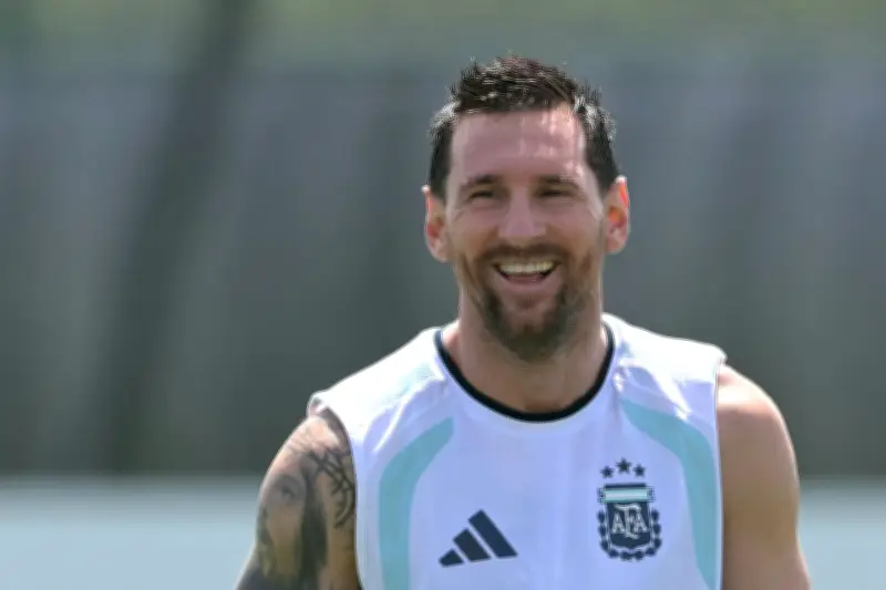 Biografia revela Messi: hormônios, aval de Ronaldinho e quase lesão