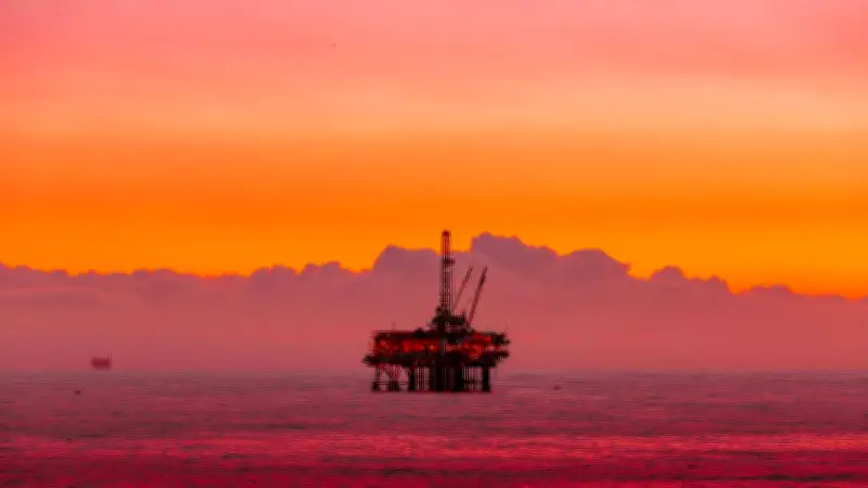 Bolsas europeias caem e petróleo dispara após Trump encerrar cessar-fogo com Irã