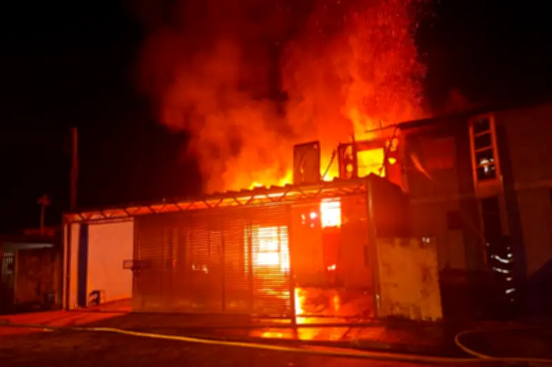 Briga de casal termina em incêndio que atinge duas casas em Teodoro Sampaio