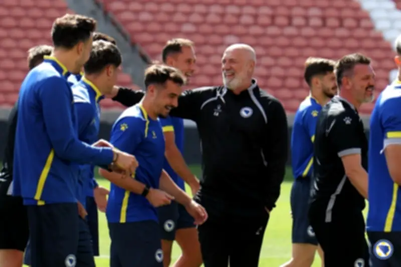 Bósnia tem técnico ex-jogador e jogador de pôquer na Copa 2026