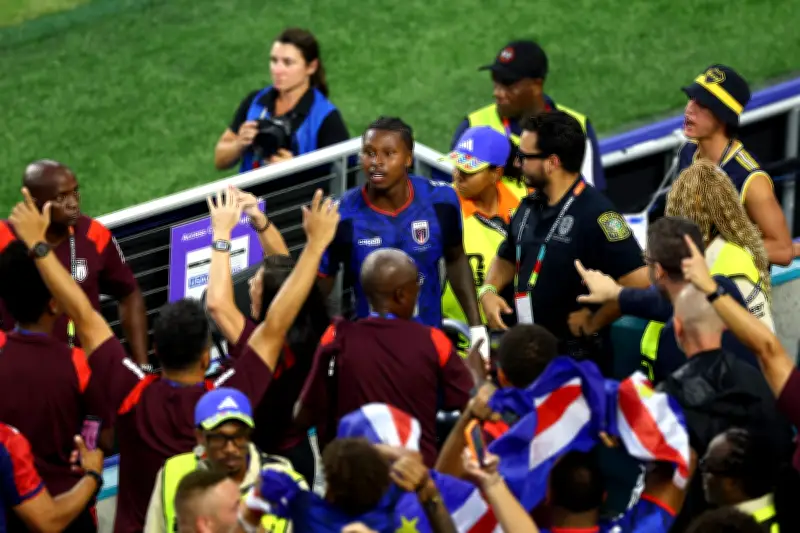 Cabo Verde: Lopes Cabral comemora golaço contra Argentina abraçando namorada