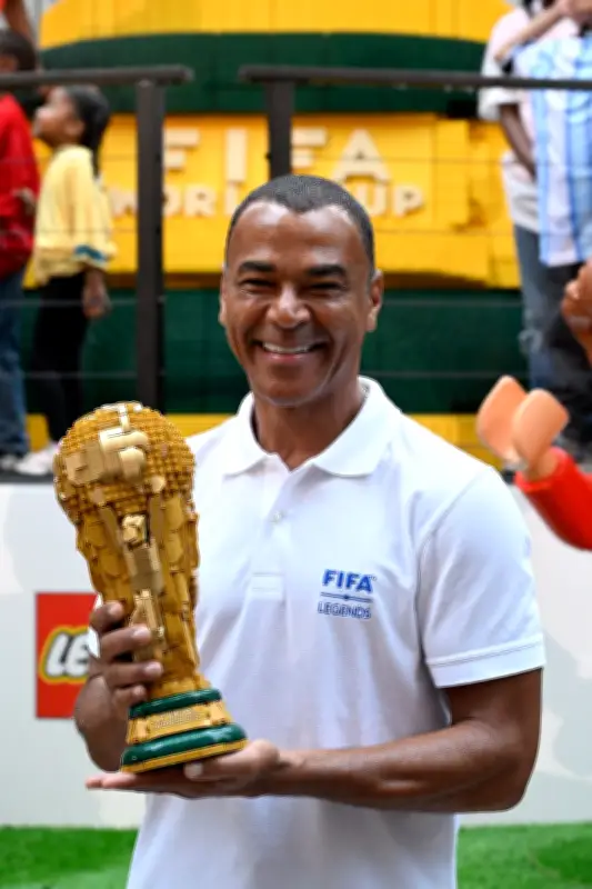 Cafu defende Ancelotti e Neymar após derrota do Brasil para a Noruega