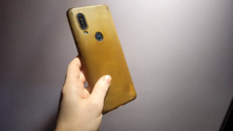 Capinha transparente amarelada: por que acontece e como evitar