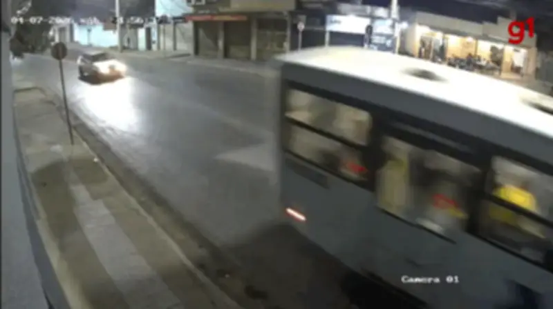 Carro invade pizzaria em MG: 1 morto e 5 feridos; motorista preso por embriaguez