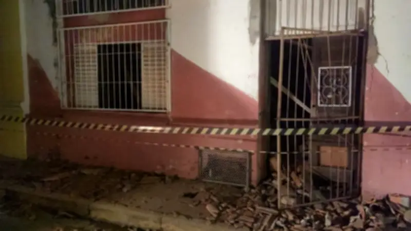 Casarão desaba no Centro Histórico de Cuiabá e ninguém fica ferido