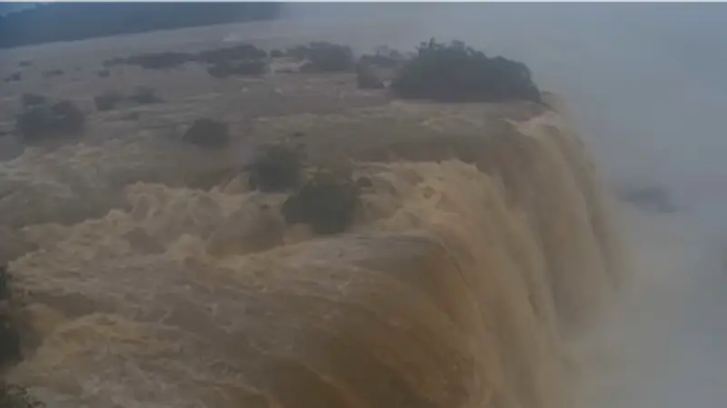 Cataratas do Iguaçu têm vazão 4 vezes maior com 6 milhões de L/s