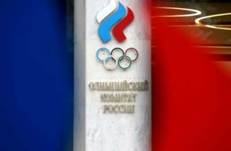 COI reintegra atletas russos com restrições rigorosas e bandeira neutra