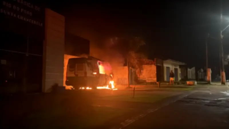 Consultório odontológico móvel destruído por incêndio em Rio do Fogo